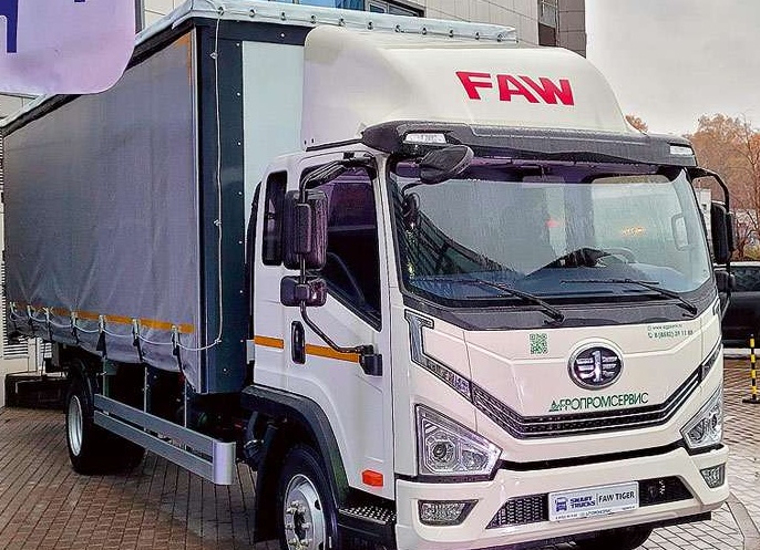 Какой коммерческий транспорт активнее всего ввозят в Россию