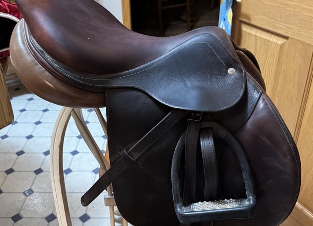 Для чего нужно периодически смазывать седло на седельном тягаче? Устройство седла