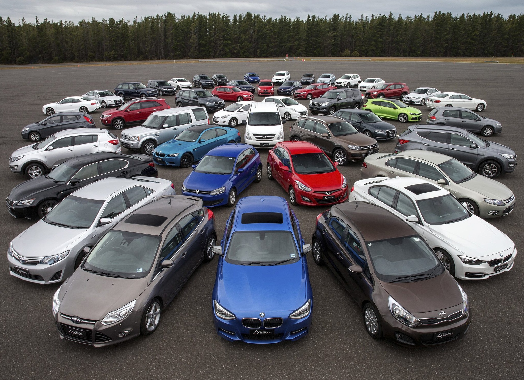 Купить и обслуживать такой авто сможет даже не каждый миллионер.</p>
<p>Внедорожники марки HUMMER