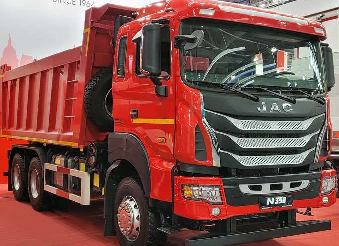 На рынке стало меньше китайских самосвалов, но другой техники прибавилось