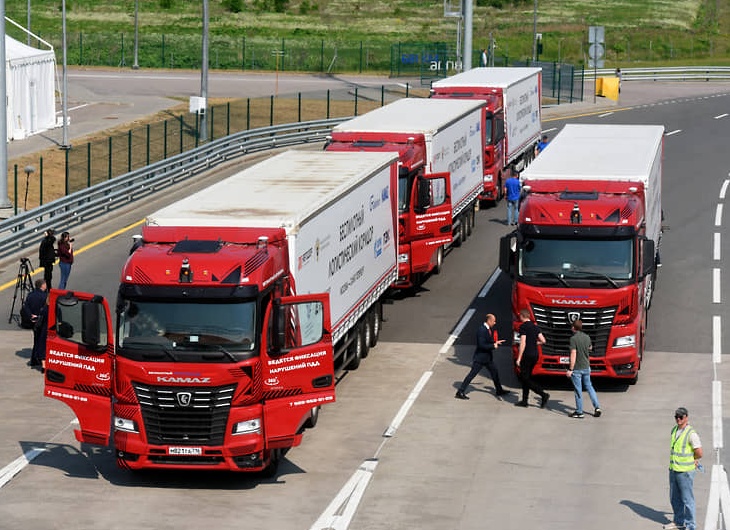 🚛 **Тягачи больше не тянут? Почему падают продажи грузовиков в России** 🚛