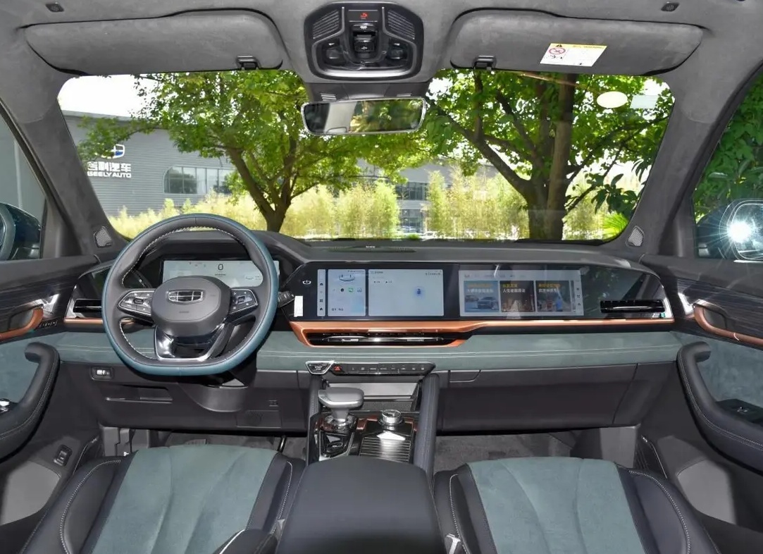 Реальные фото Geely Monjaro в комплектации Экслюзив. Фото-разбор